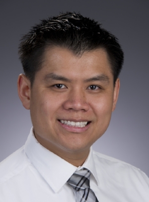 Robotic knee replacement surgeon Dr. Giang in Modesto, CA