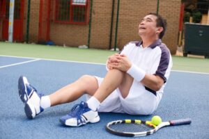 Knee meniscus injury playing tennis