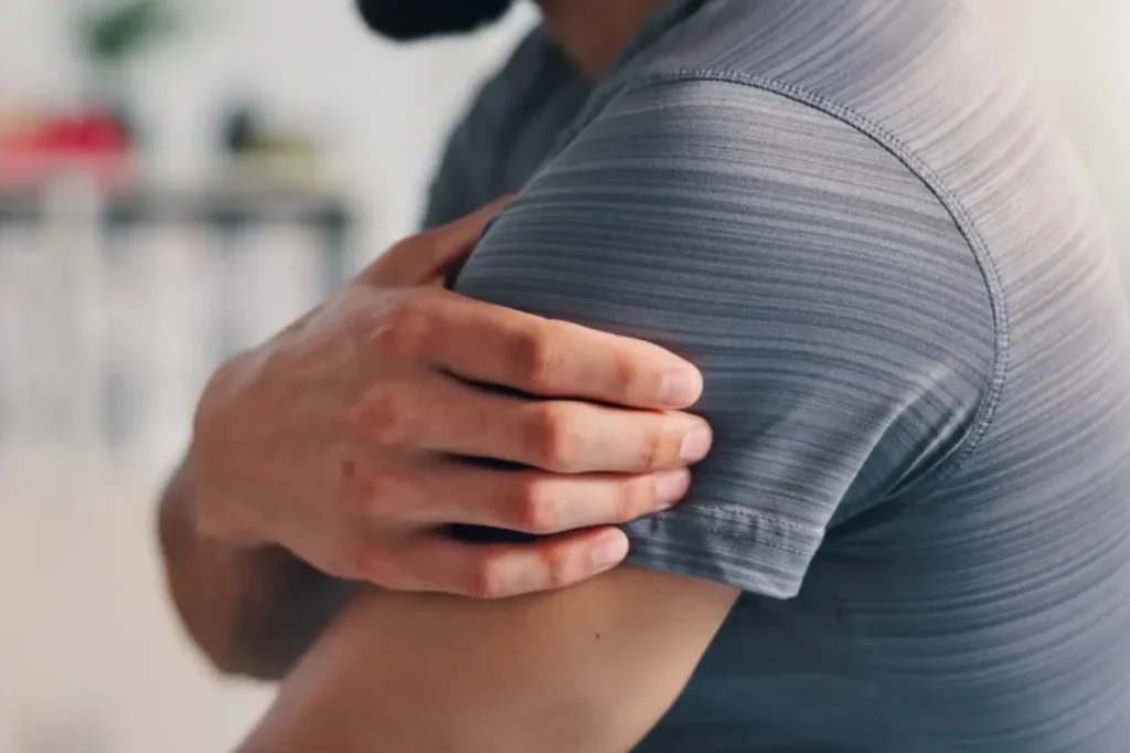 Frozen Shoulder Man holding shoulder