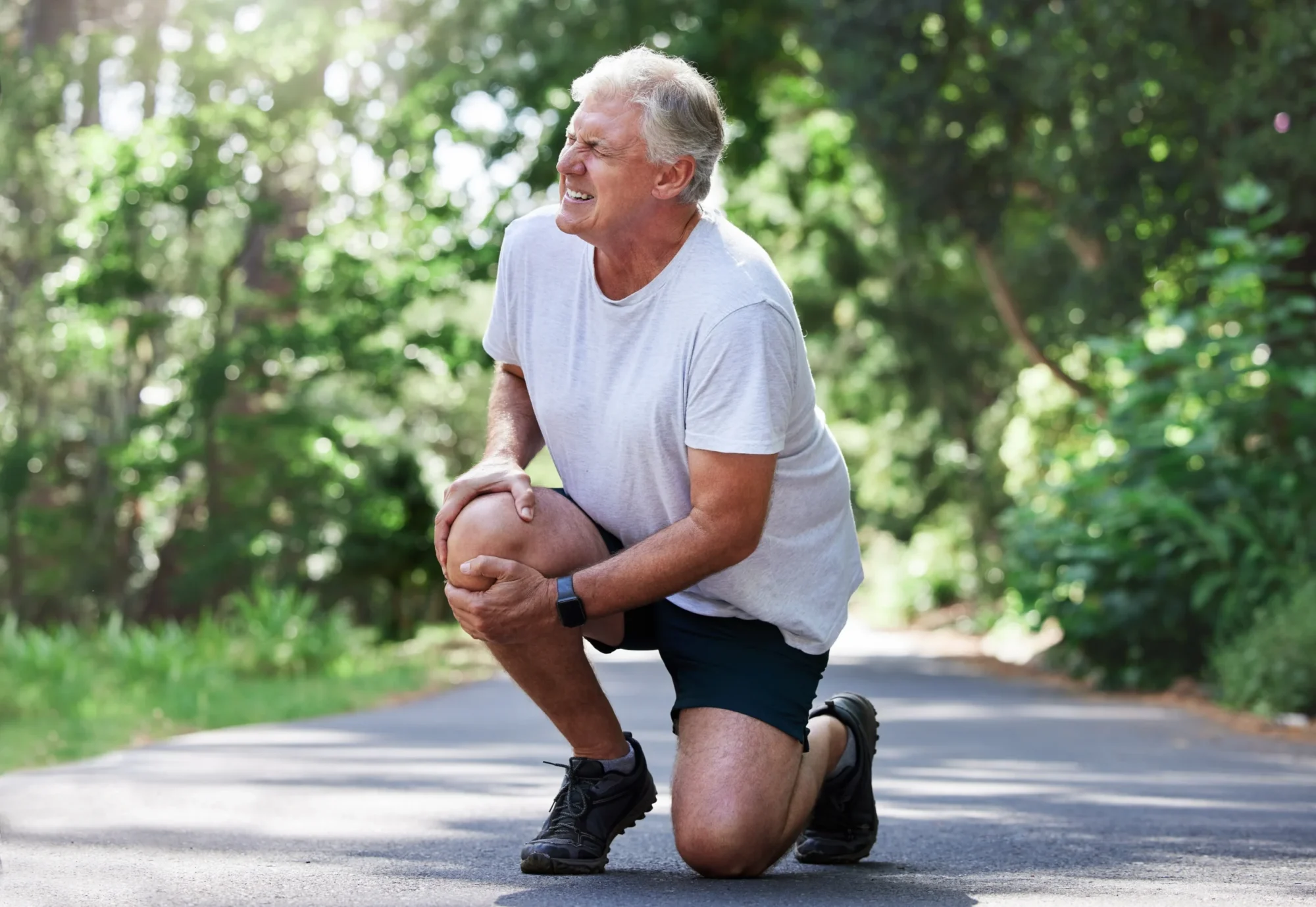 patient on a hike with patellar dislocation in their kneecap.